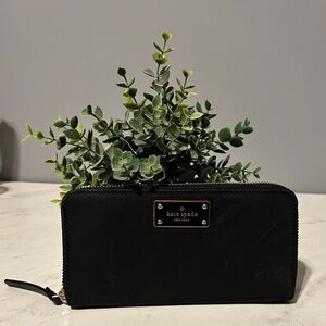 EUC Kate Spade Black Zip Wallet